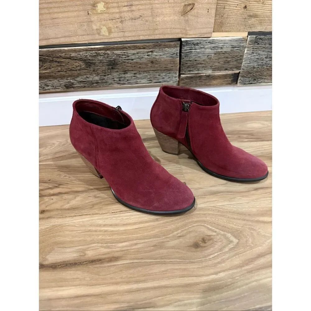 Ecco suede leather bootieβsize 38 (7.5)